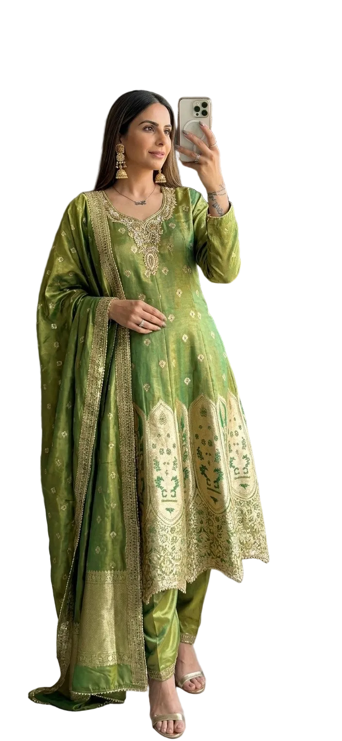 Stunner Banarasi Silk Outfit