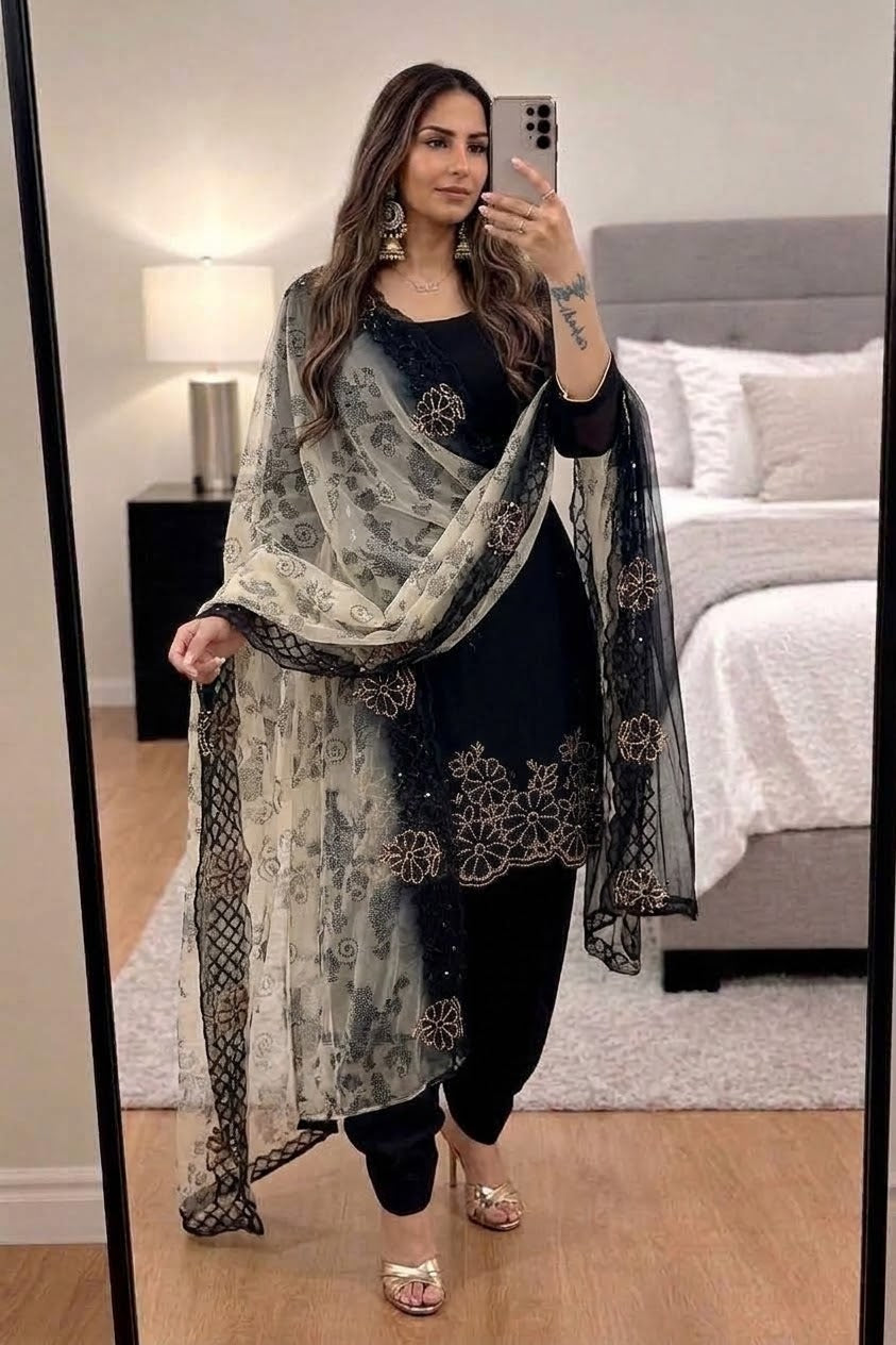 SImplicity in Black
